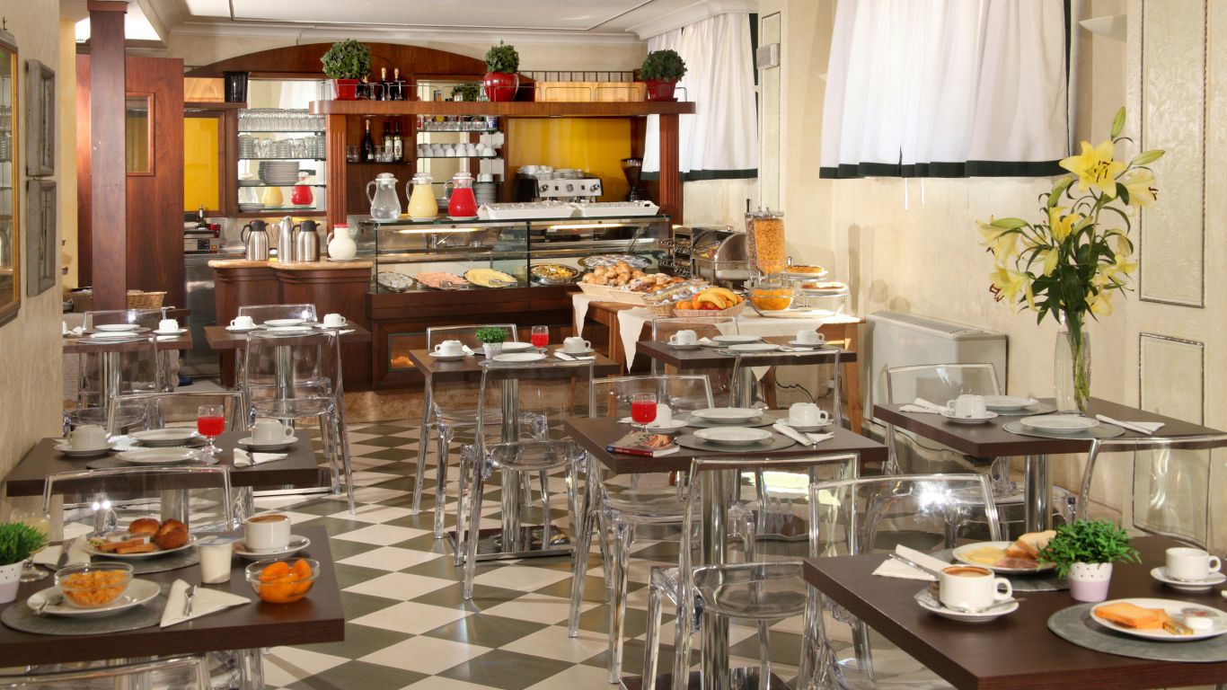 hotel-alessandrino-rome-breaskfast-room-13