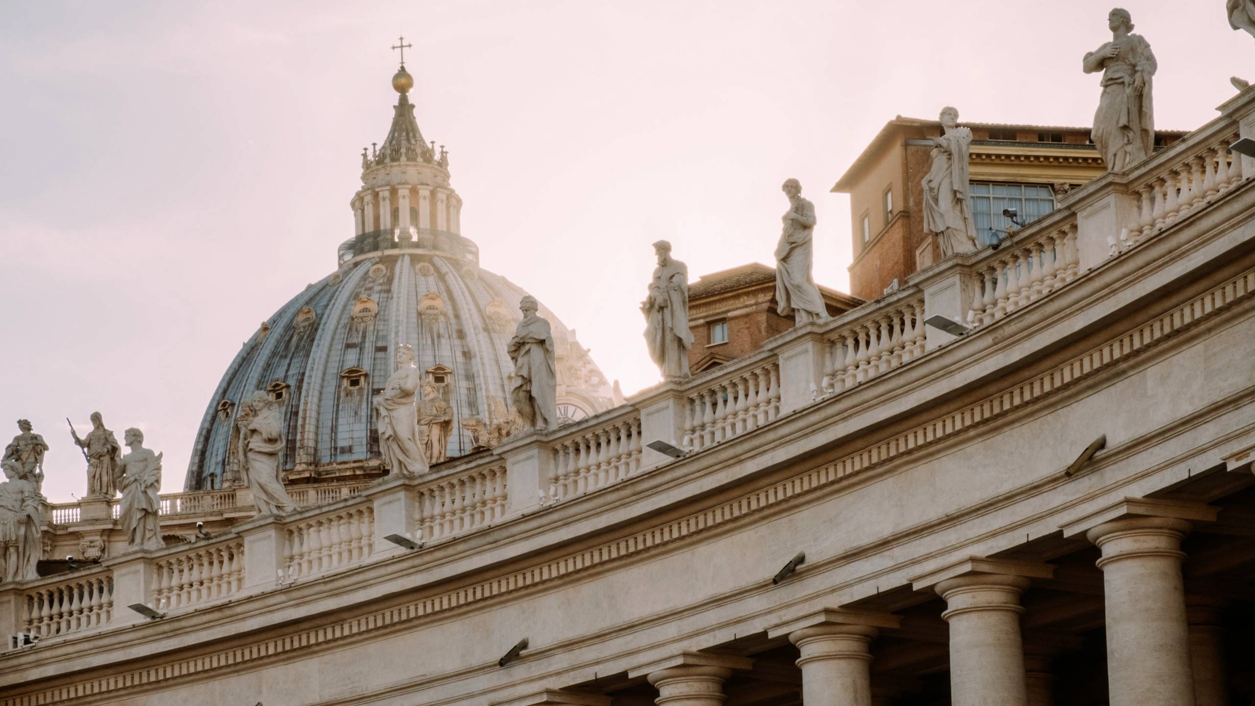 hotel-alessandrino-rom-basilika-von-Sankt-Peter-simone-savoldi-620408-unsplash